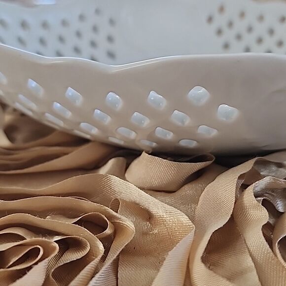 2 Lattice Work Bowls - Picture 7 of 10